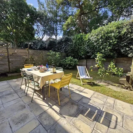 For Families Close To Shops And Holiday home