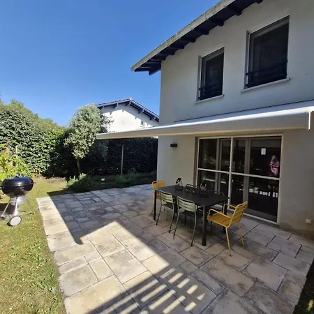 Holiday home For Families Close To Shops And